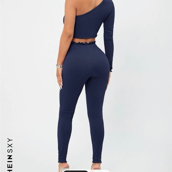 SHEIN
Outfits
SHEIN SXY One Shoulder Lettuce Trim Crop Top &
Leggings - Picture 2 of 3